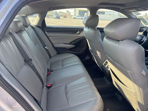 Used 2019 Honda Accord EX image 9