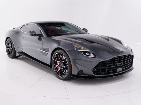 Used 2025 Aston Martin Vanquish RWD image 7