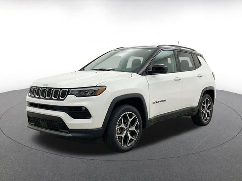 Used 2025 Jeep Compass Limited AWD/4WD image 3