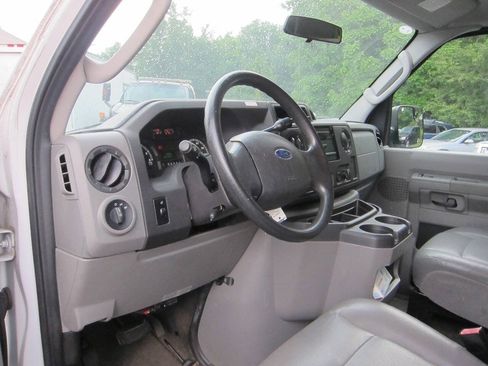 Used 2010 Ford E-250 and Econoline 250 RWD image 10