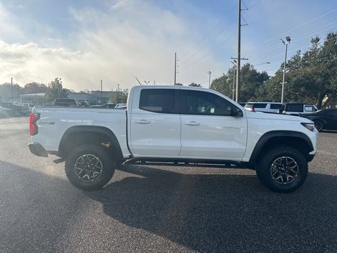 Used 2024 Chevrolet Colorado ZR2 w/ ZR2 Convenience Package III image 4