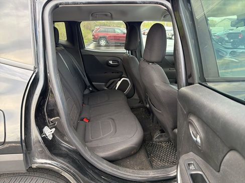 Used 2018 Jeep Renegade Latitude w/ Cold Weather Group image 5