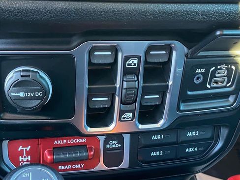 Used 2024 Jeep Wrangler Unlimited image 19