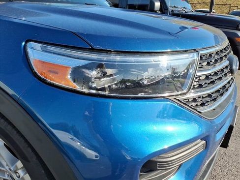 Used 2023 Ford Explorer XLT AWD/4WD image 3