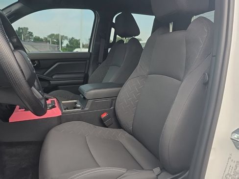 Used 2025 Toyota Tacoma SR5 AWD/4WD image 16