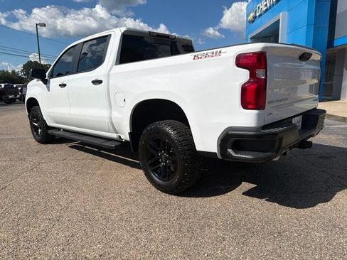 Used 2024 Chevrolet Silverado 1500 LT Trail Boss w/ Convenience Package II AWD/4WD image 2