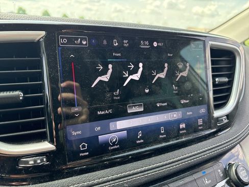 Used 2022 Chrysler Pacifica Touring-L image 21