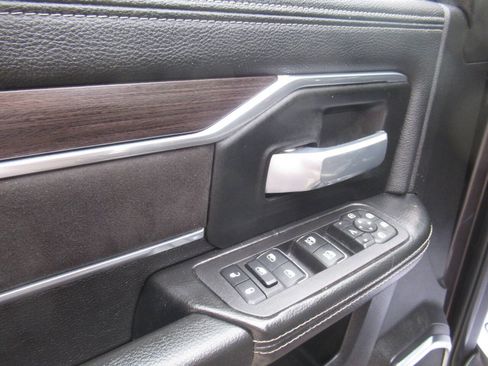 Used 2025 RAM 2500 Laramie AWD/4WD image 19