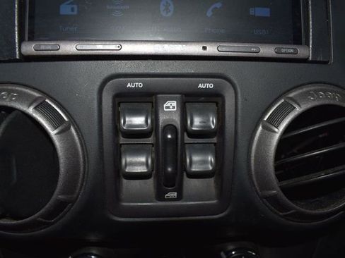 Used 2018 Jeep Wrangler Unlimited Sport S image 19