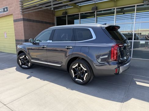 Used 2025 Kia Telluride S FWD image 5