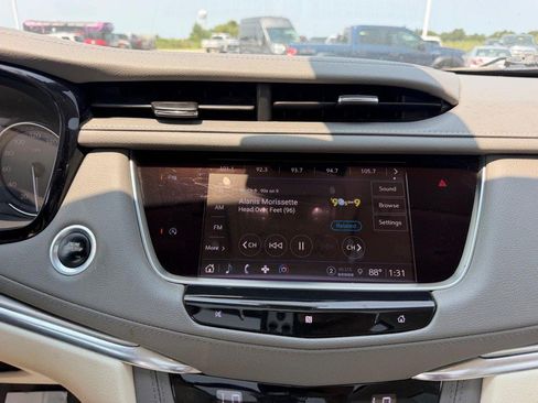 Used 2021 Cadillac XT5 Premium Luxury FWD image 16