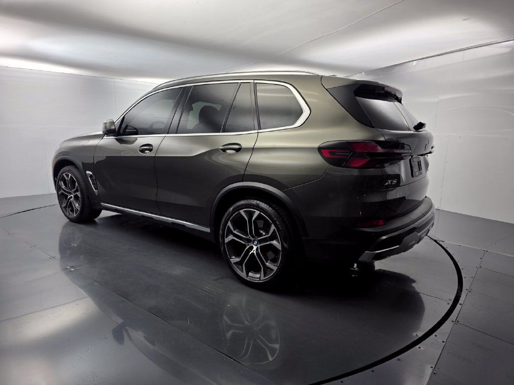 Used 2024 BMW X5 sDrive40i w/ Premium Package RWD image 4