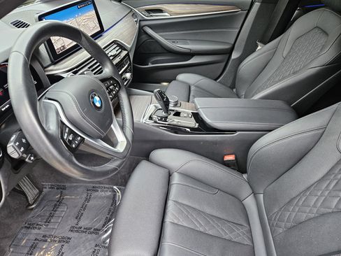 Used 2021 BMW 530i w/ Convenience Package image 15