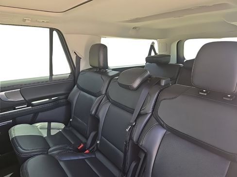 Used 2025 Ford Expedition Max Platinum AWD/4WD image 33