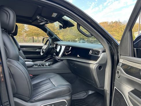 Used 2022 Jeep Wagoneer Series III w/ Premium Group I image 42