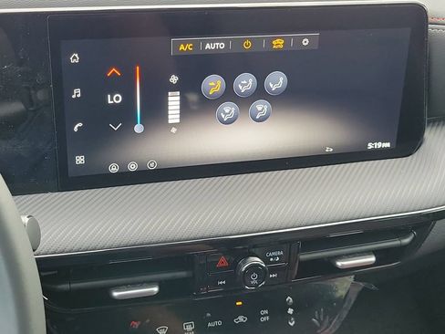 New 2026 Nissan Kicks SR AWD/4WD image 32