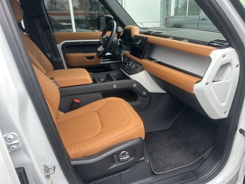 Used 2024 Land Rover Defender 130 S image 17