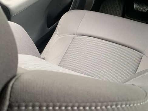 Used 2023 Toyota Venza LE AWD/4WD image 18