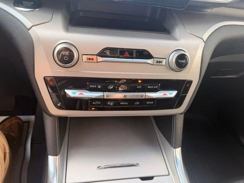 Used 2022 Ford Explorer XLT w/ Equipment Group 202A AWD/4WD image 25