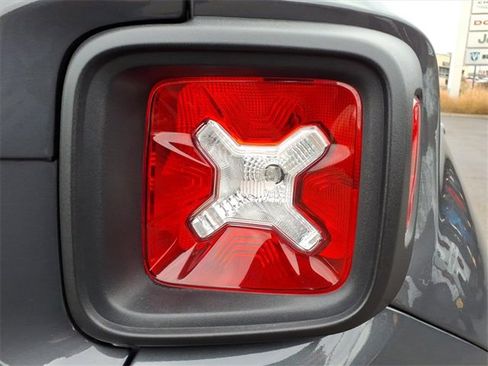 Certified 2023 Jeep Renegade Latitude w/ Premium Group image 12