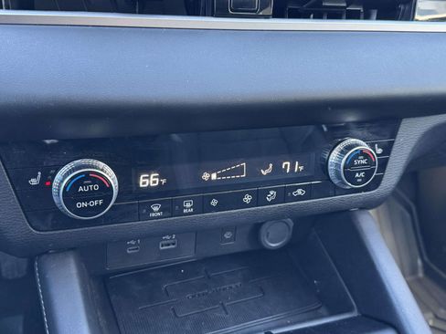 Used 2024 Mitsubishi Outlander SE Black Edition FWD image 23