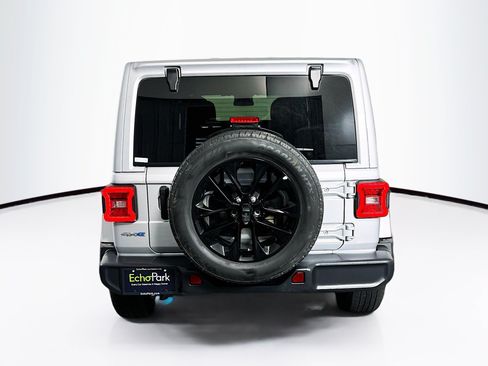 Used 2024 Jeep Wrangler Unlimited Sahara AWD/4WD image 7