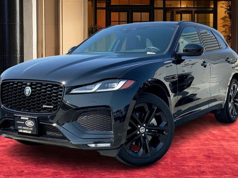 Used 2025 Jaguar F-PACE R-Dynamic S image 2
