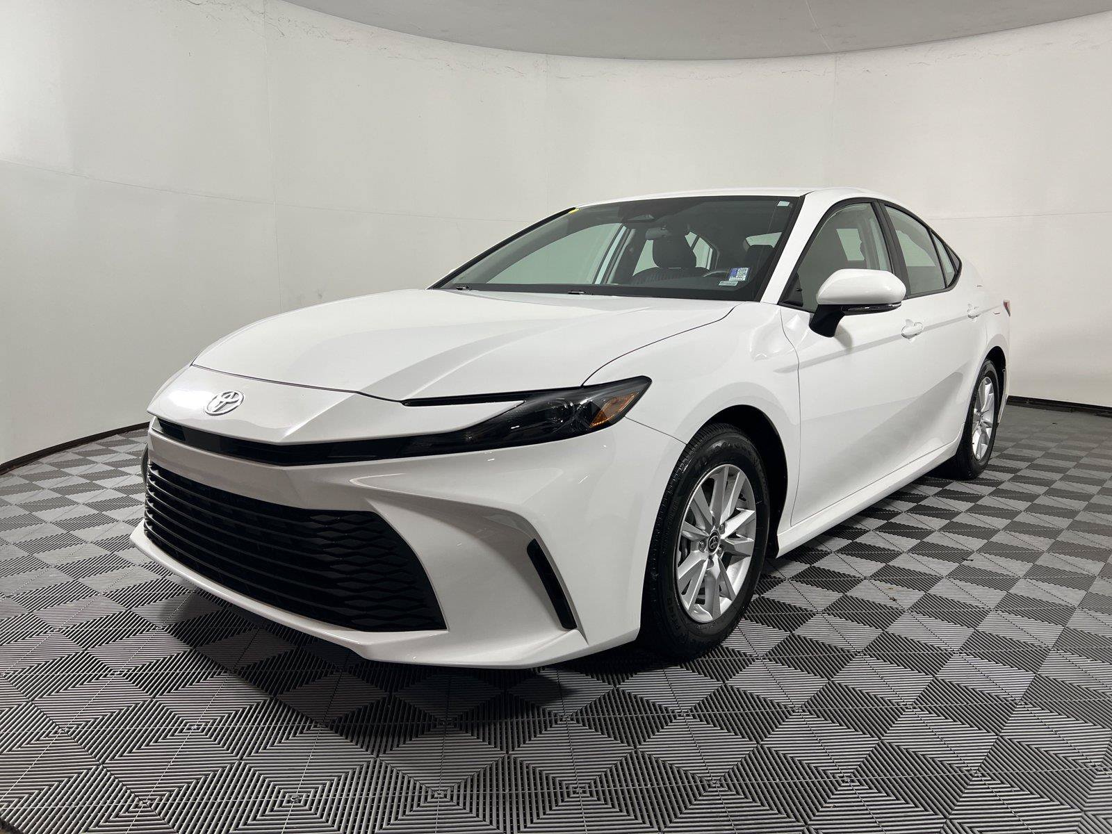 Used 2025 Toyota Camry LE FWD image 3