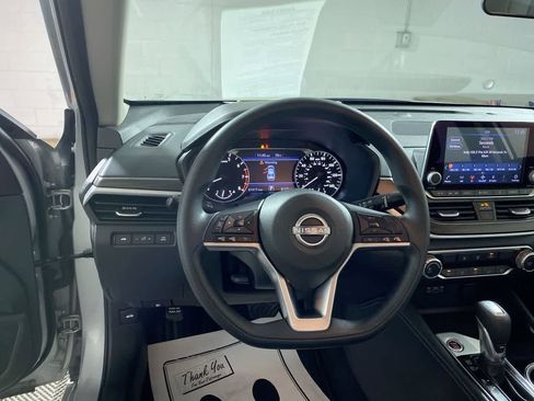 Used 2023 Nissan Altima 2.5 SV image 22