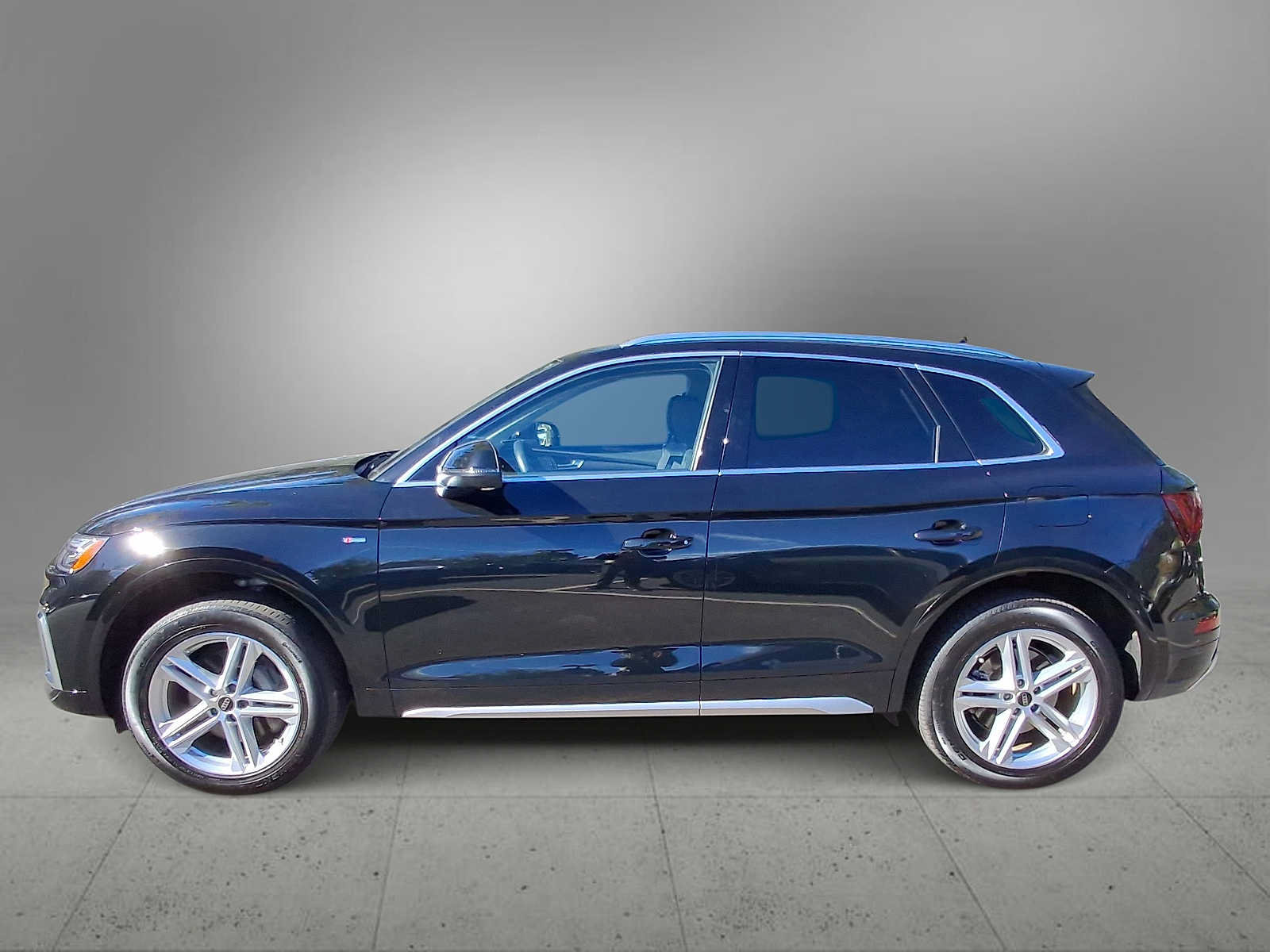 Certified 2024 Audi Q5 e Premium AWD/4WD image 5