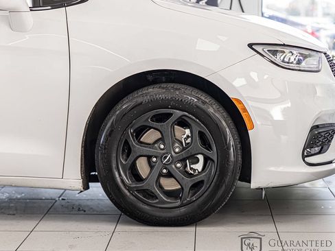 Used 2022 Chrysler Pacifica Touring-L w/ S Appearance Package FWD image 11
