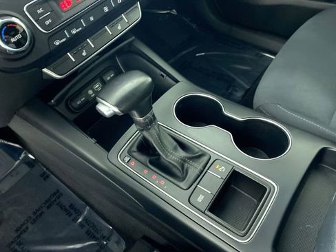 Used 2019 Kia Sorento LX w/ LX Convenience Package image 18