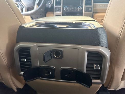 Used 2020 Ford F250 Lariat w/ Lariat Value Package AWD/4WD image 13