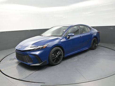 Used 2025 Toyota Camry SE image 9