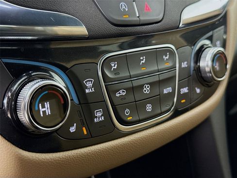 Used 2024 Chevrolet Equinox Premier image 17