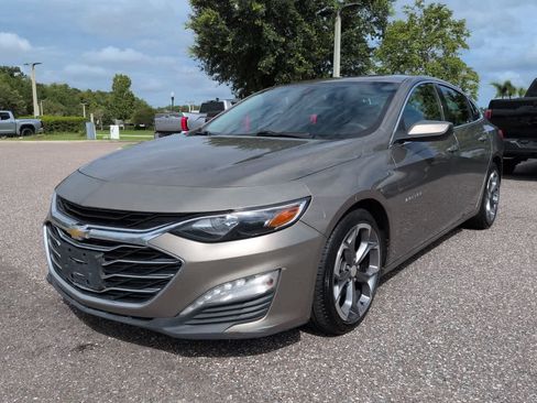 Used 2020 Chevrolet Malibu LT FWD image 2