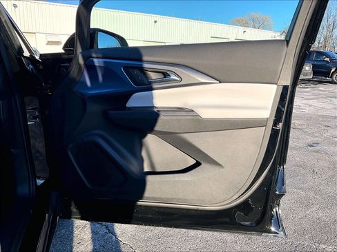 Used 2025 Chevrolet Equinox EV LT image 12