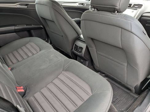Used 2018 Ford Fusion SE w/ Fusion SE Technology Package FWD image 16