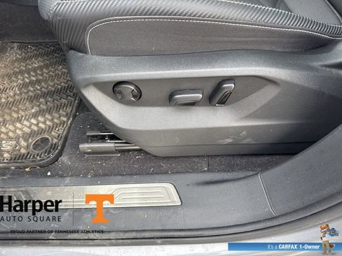 Used 2024 Volkswagen Atlas Cross Sport SE w/ Panoramic Sunroof Package image 19