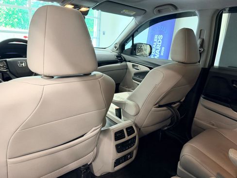 Used 2021 Honda Pilot Touring image 24