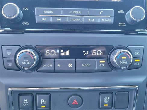 Certified 2024 Nissan Titan SV image 13