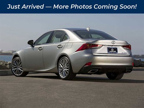 Used 2017 Lexus IS 200t image 1