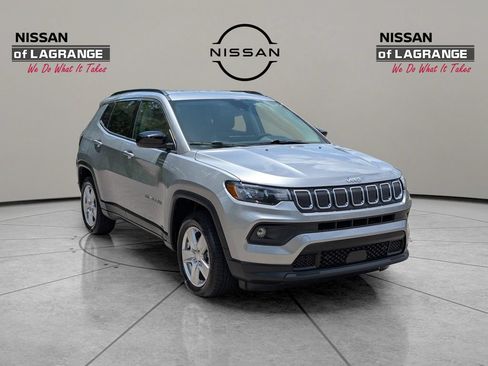 Used 2022 Jeep Compass Latitude w/ Convenience Group AWD/4WD image 3