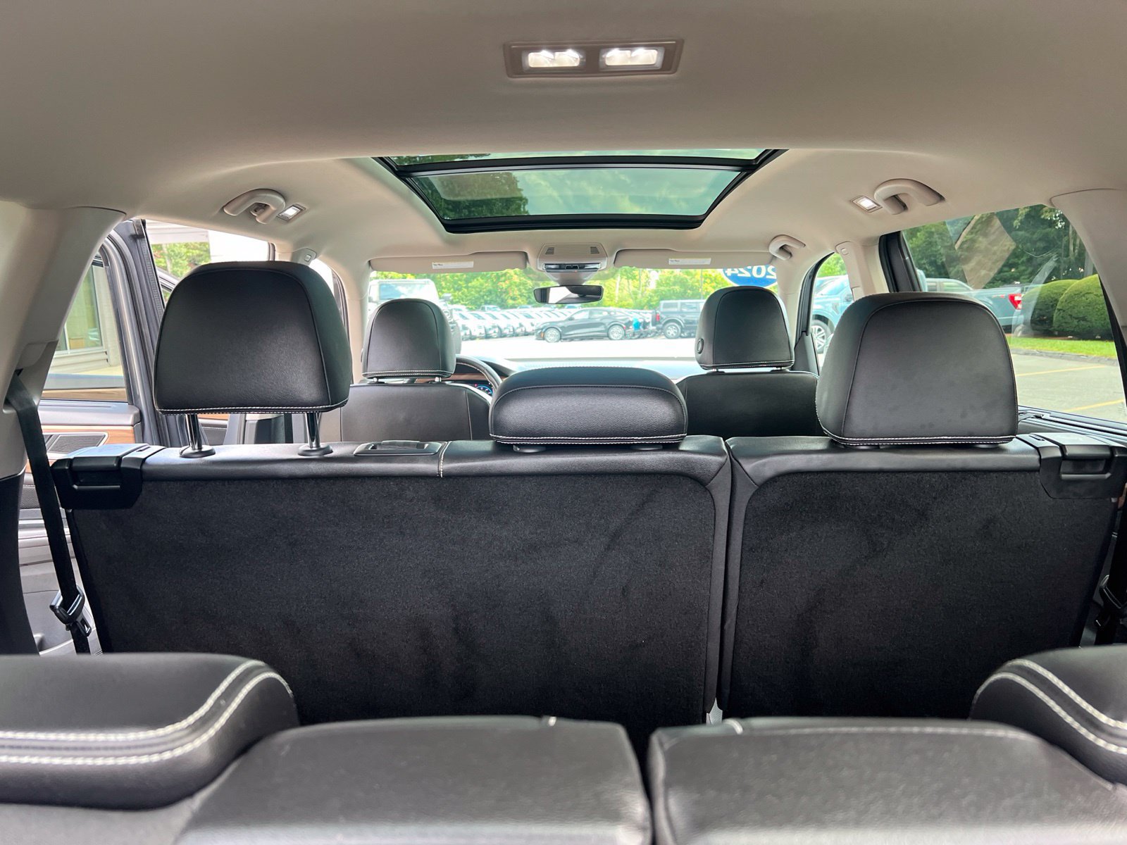 Used 2024 Volkswagen Atlas SE w/ Panoramic Sunroof Package AWD/4WD image 12