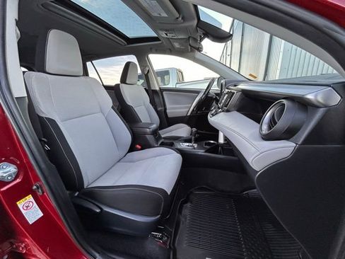 Used 2018 Toyota RAV4 XLE image 32