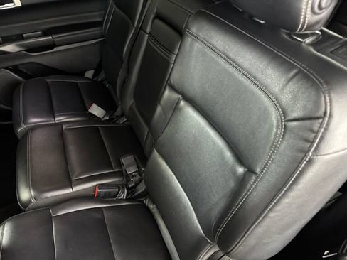 Used 2020 Ford Explorer XLT w/ Equipment Group 202A AWD/4WD image 26