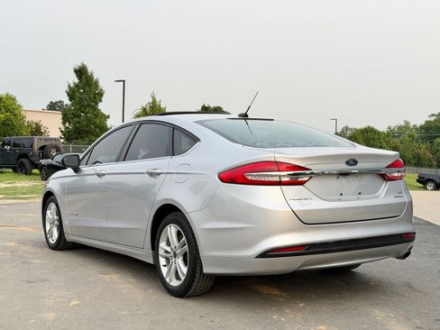 Used 2018 Ford Fusion SE FWD image 11