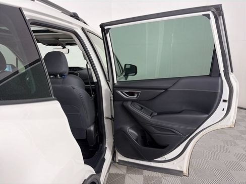 Used 2023 Subaru Forester Premium AWD/4WD image 27