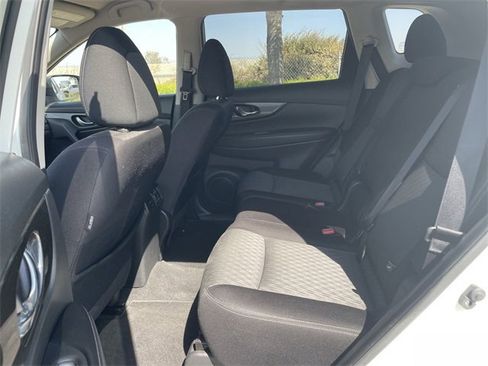 Used 2020 Nissan Rogue SV image 24