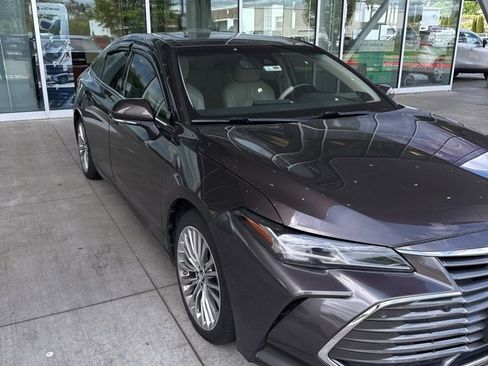 Used 2019 Toyota Avalon Limited w/ Advanced Safety Package FWD image 2
